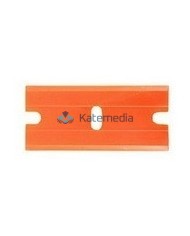 Ultra-thin plastic razor blade