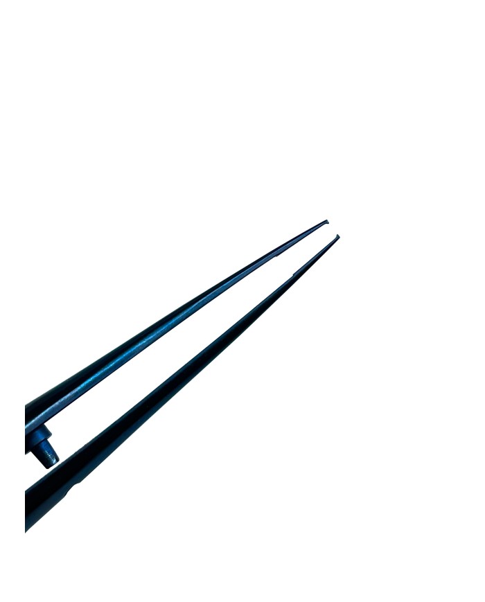 Ultra-thin precision tweezers with protrusions